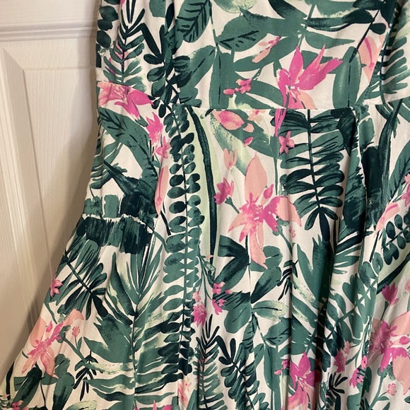 •2/$25• Old Navy Summery Flora Dress - Picture 4 of 4